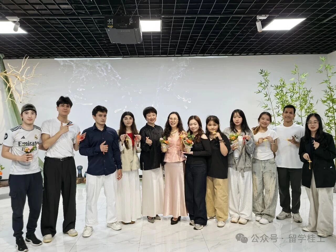 指尖传非遗 文化润人心｜我校留学生走进桂林市非遗中心体验传统文化