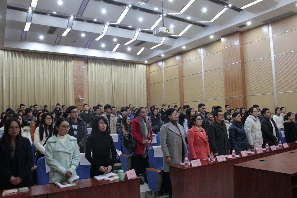 开班典礼在庄严的国歌声中拉开序幕