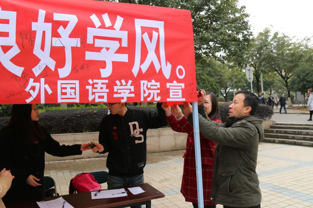 乐鱼(中国)官方专业教师签名留言