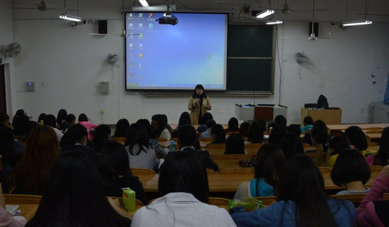 召开年级大会